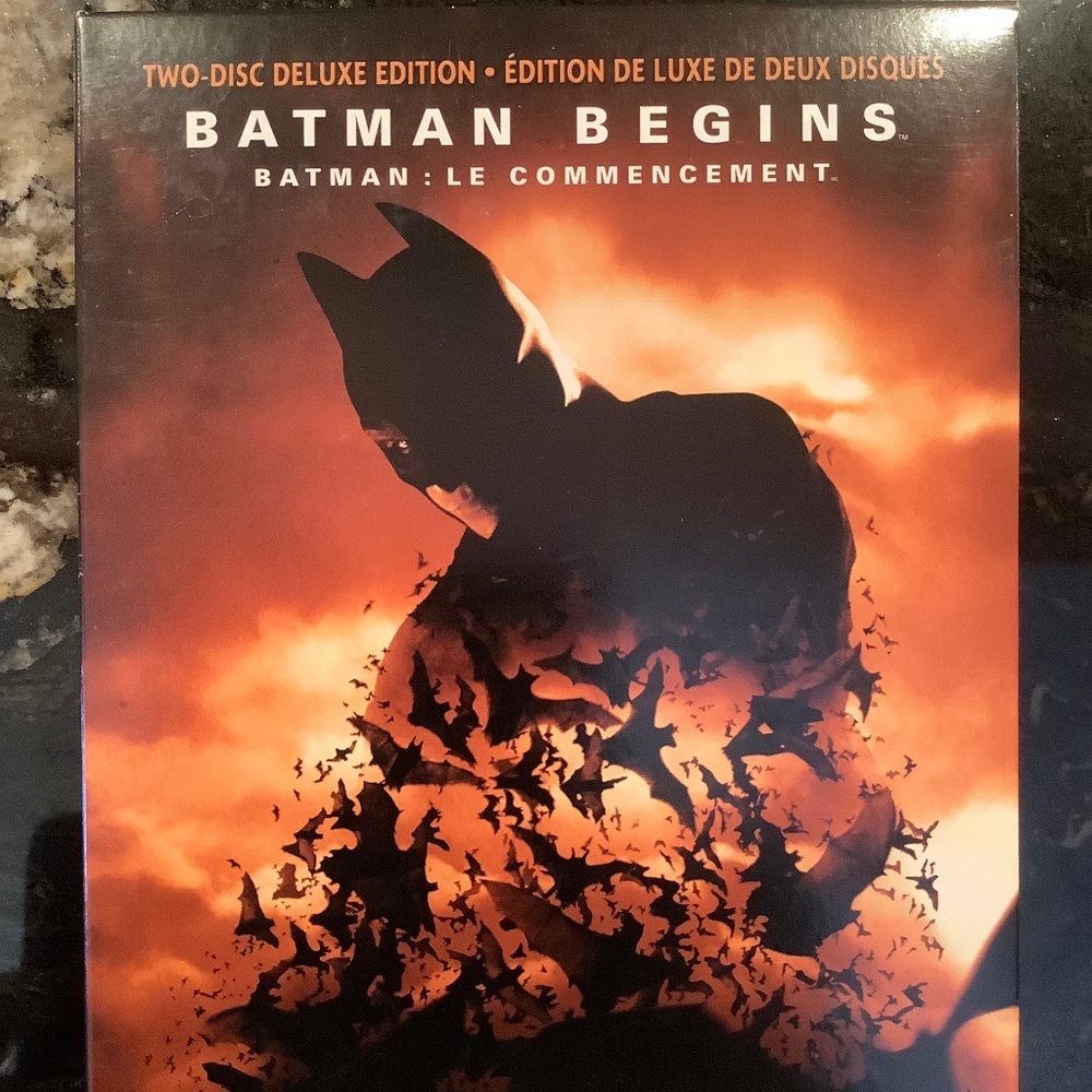2005.  BATMAN BEGINS.  2 Disc Deluxe Edition.  Collectible 72 Page DC Comic.